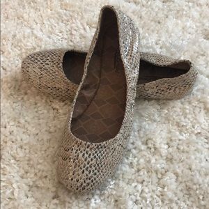 Women’s lucky brand flats size 8